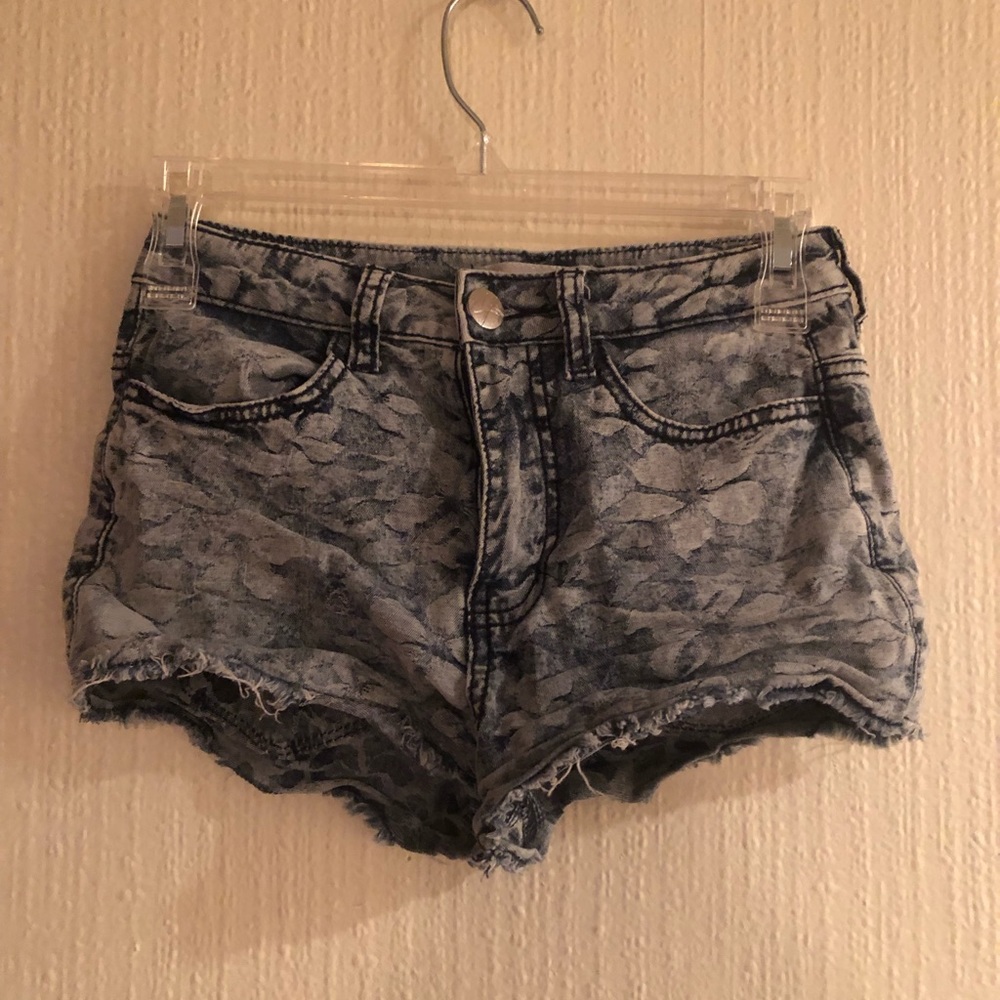 Acid wash women’s teen cropped shorts size 0